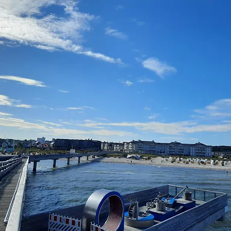 Meereszauber Mit Strandkorb In Der Saison *
